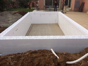 piscine-traditionnelle-beton-clermont-lherault